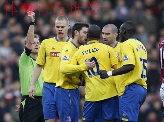 活久见！英超17年后再现赛中内讧互殴 36岁名将暴走+掌掴队友染红